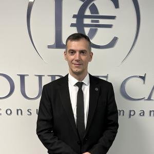 Consultant Financiar Double Case - Igor Hatmanu